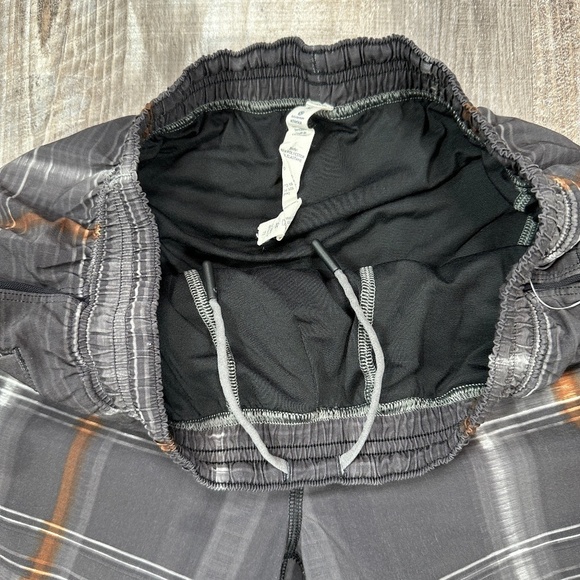 Lululemon Run Response Gray Brown Plaid Men's Shorts Size M - Picture 2 of 9 Lu - Picture 5 of 10